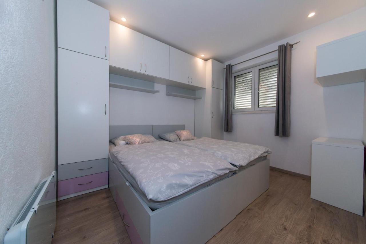 Apartman Luka Vila Vesa Promajna With Jacuzzi & Garden Appartement Buitenkant foto